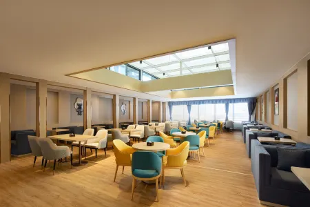 Fengyuan Century Hotel (Xichang Yuelianghu Wetland Park Branch)