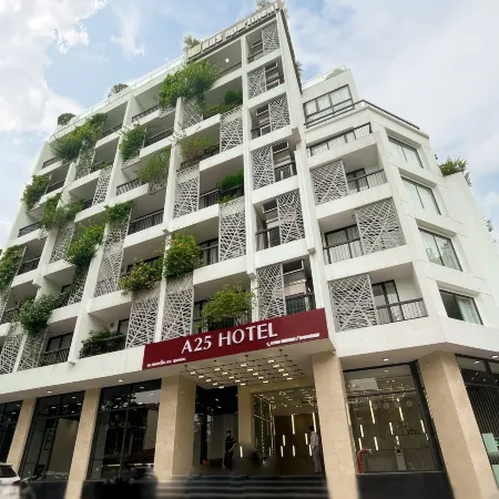 A25 Premium Hotel - 18 Nguyen Hy Quang Отели рядом с достопримечательностью «Донгда»