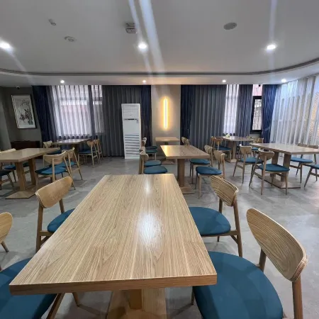 Homeinn Superior Cloud Hotel (Chaoyang Youyi Avenue Railway Station)