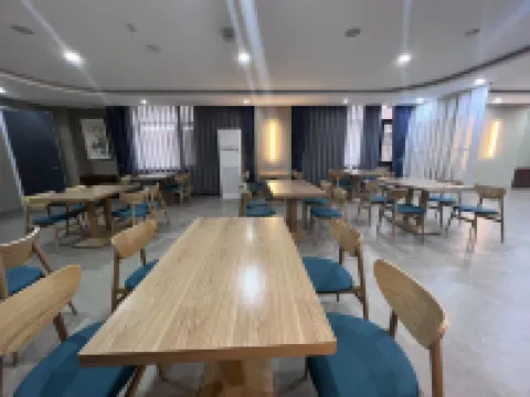 Homeinn Superior Cloud Hotel (Chaoyang Youyi Avenue Railway Station)