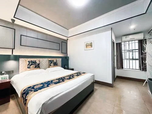 Yunfu Longhao Express Hotel