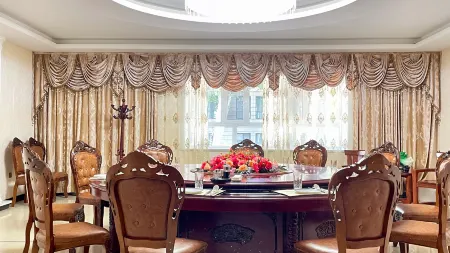 Jeminay Hotel Отели рядом с достопримечательностью «Правительство графства Цзимулу»