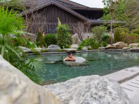 Juzhiju Designer B&B (Xinxing Zen Town Branch) - Badekar
