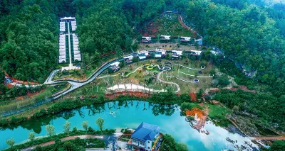 쯔윈 크레센트 베이 홈스테이 Yellow Crane Camp Hot Spring Resort 주변 호텔