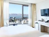 Hotel the Sea Star Отели рядом с достопримечательностью «Набережная Вольмидо»