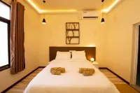 The Bilimbi Guesthouse and Inn Hotels in Huraa
