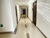 Yunxuan Hotel (East Aru Shangcheng Plaza Bus Station)