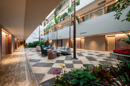 Mercure Kunming Changshui International Airport Отели рядом с достопримечательностью «Yeya (Wild Duck) Lake Holiday Resort»