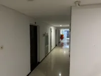 Xingqing E-sports Homestay (Yintai Baihuo)