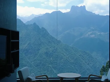 Mountain Homestay (Old Munden Village Shop) Отели в г. Фугун