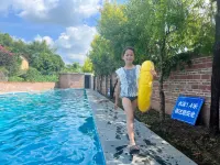 Greenery Home Guesthouse - Swimmingpools