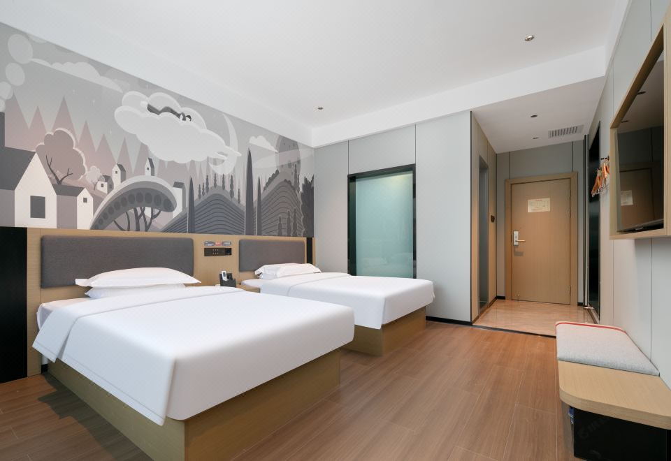 3. 준 호텔 (구청..