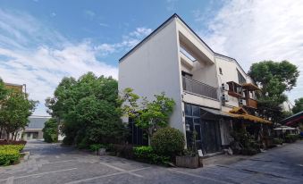 Ruo Ri Wang Lou B&B(Shanghai Zhujiajiao Ancient Town Store)