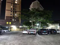 Yangguang Hotel - parking