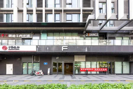 Yunxi Yasu. Designer Cinema Homestay