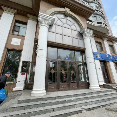 Shili Xijiang Guest House Отели рядом с достопримечательностью «Стела в память о борьбе с наводнениями»