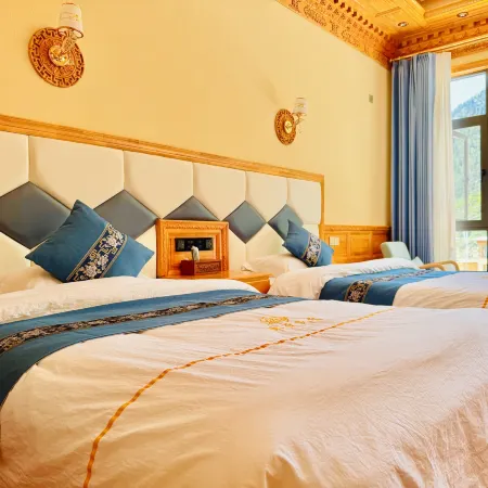Zhuoyun Homestay (Zhagana Scenic Area Ticket Center)
