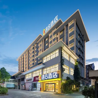 Super 8 Hotel (Yangzhou Jiangdu Longchuan Plaza) Hotels near Jiangdu Railway Station