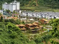 Sangongzhu Yao Medicine Camping Hotel - พร้อมระเบียง