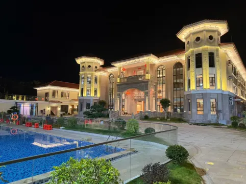 โรงแรมบ่อน้ำพุร้อน หัวเย่ว หมู่บ้าน