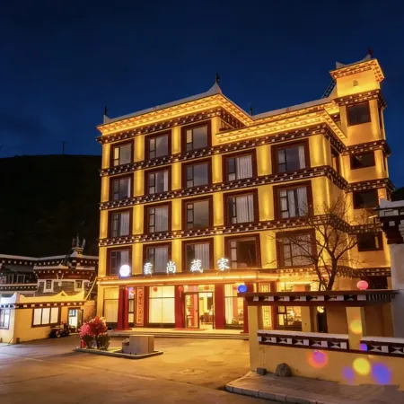 Yunshang Zangjia Hotel (Daofu Medicinal Clay Sculpture Art Museum)