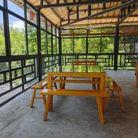 Shennonggu Yiqing Xigu Inn