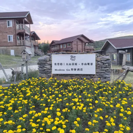 Modenge | Volcano Grassland · Hillside Scenic View | Modern Go Luxury Wilderness Hotel