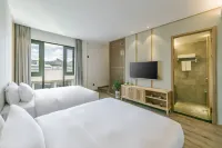 Chayi Castle Hotel（Impression Dahongpao Store）