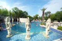 TAI LAKE DREAMLOHAS VILLA RESORT - Infinity Pools