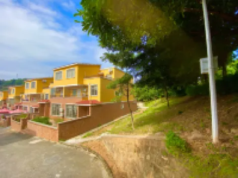 Pomegranate Huashan Hot Spring Villa