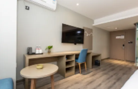 Huating Hotel(kaihong Plaza, Donggang, Zhoushan)