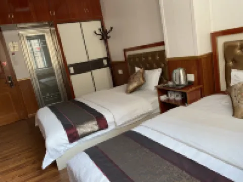 Red memory Inn Hotels in Danba