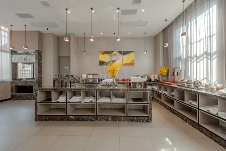 Homeinn Selected Hotel (Danyang Railway Station Yunyang Bridge) Отели в г. Даньян