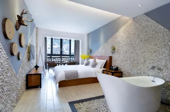 Phoenix Youran Qingsu Hotel