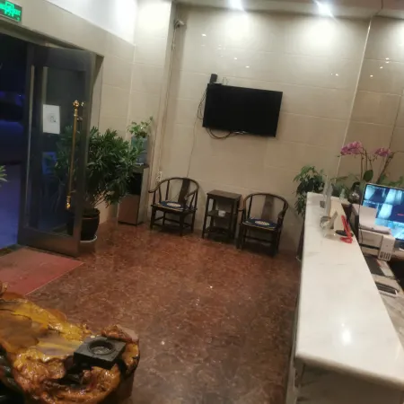 Jinggu Hongbin Business Hotel