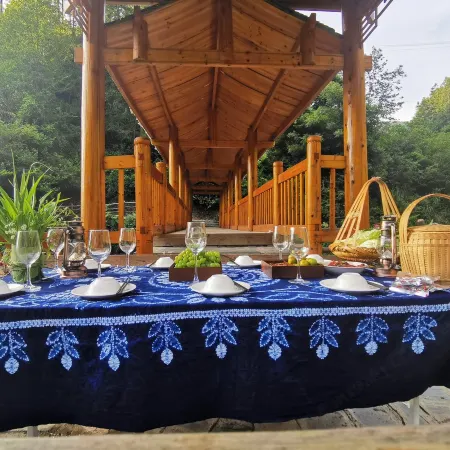 Zhaoxing Dongzhai Yiman Inn