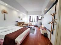 广州金色阳光国际公寓 - 日式榻榻米巨幕大床房