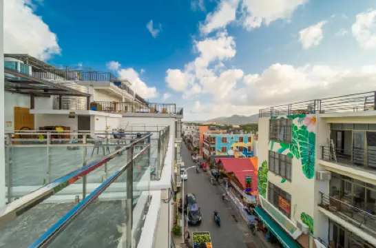 Yunduo Guesthouse (Sanya Yalong Bay Tropical Paradise Forest Park) Отели рядом с достопримечательностью «Baodao Luobei Aquarium»