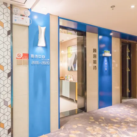 Xinyang Celebrity Art Hotel