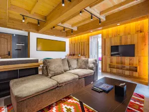 Floral Lux Hotel·Dagu glacier gaer Manor