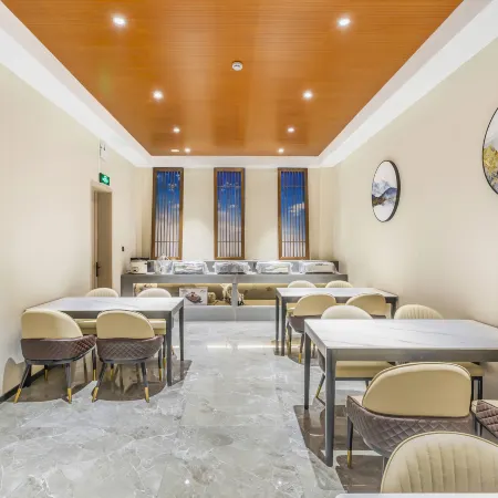 QIANNA HOTEL GLORIOUS (Jiyuan Municipal Government)