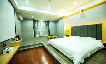 Qiongyu 24-hour Theme Hotel