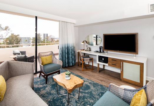 4. 르네상스 뉴포트..