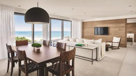 The Miami Beach EDITION Отели рядом с достопримечательностью «Art Center - Richard Shack Gallery»