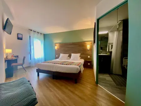 Hotel du Trégor Отели в г. Плёбьян