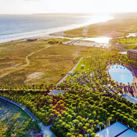Wine & Books by the Sea, Algarve Resort Отели рядом с достопримечательностью «Пляж Эваришту»