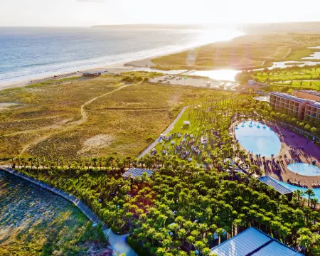 Wine & Books by the Sea, Algarve Resort Hotels in Guia