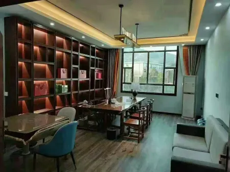 Honggang Mountain Villa Отели рядом с достопримечательностью «Jiugong Mountain Galaxy Valley Drifting»