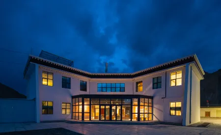 Tibethostel Mount Everest Base Camp Oxygen-rich Hotel Отели в г. Динжи