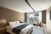 VILLAGE  STAY Отели рядом с достопримечательностью «Shanghai Puji Bridge»